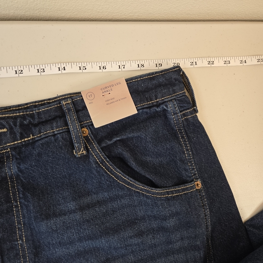 NWT UT Curved Leg Barrel Jeans 17 - Picture 11 of 13